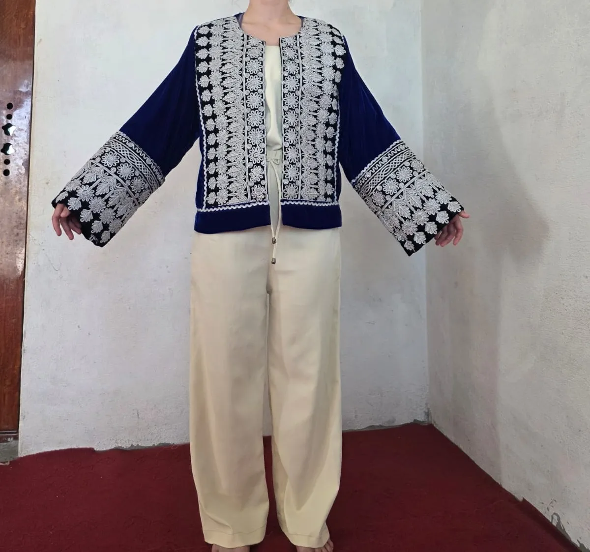 Afghanische Samtjacke, Dunkelblau – Dunkelblau mit weisser Stickerei